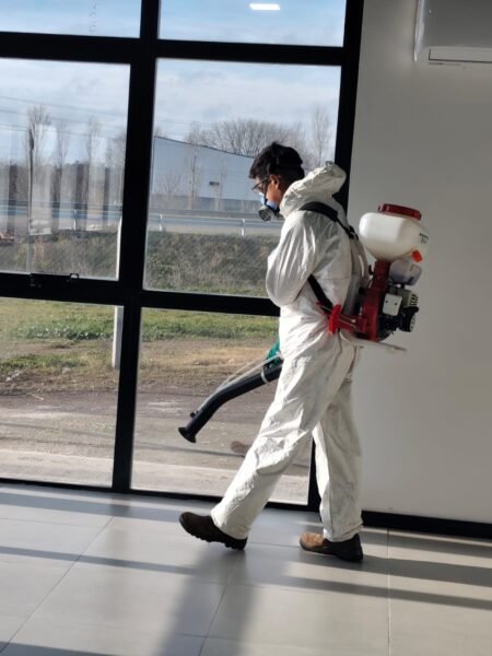 Control de plagas a hogares, industrias y espacios verdes