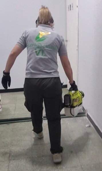 Control de plagas a hogares, industrias y espacios verdes